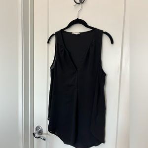 Lush Black Top. Size M